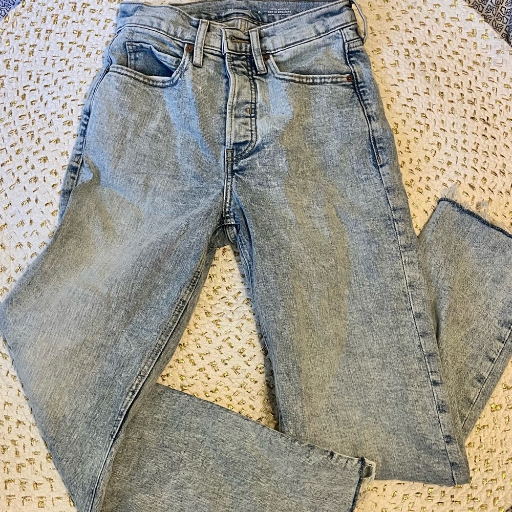 Old Navy- Jeans Extra High Rise Sky Straight